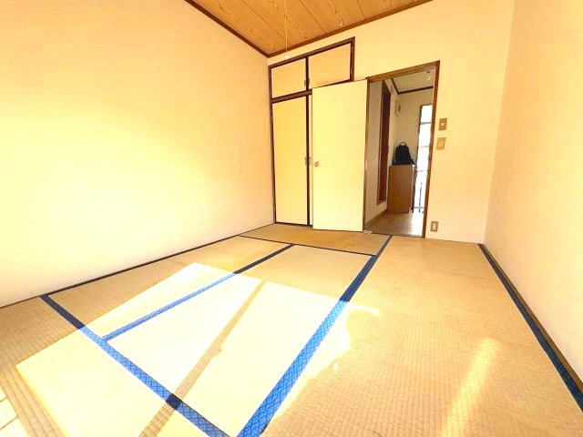 ハイツ宮森Ⅱの和室|畳の上でゆっくりとくつろげる和室です