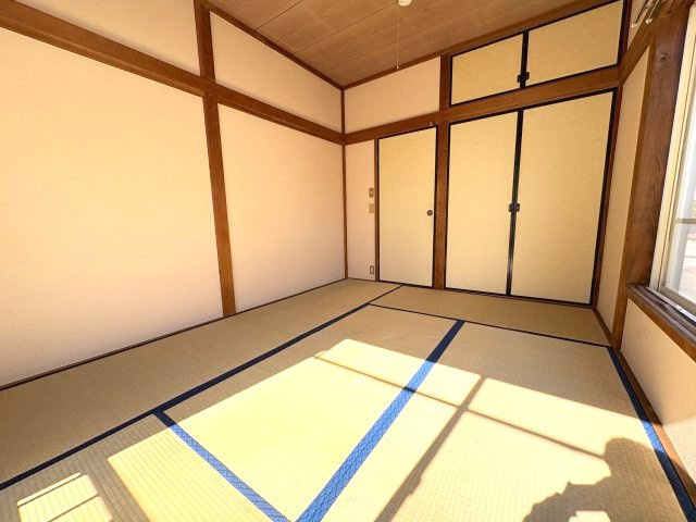 しろがねハイツの和室|柔らかい畳が心地よい和室
