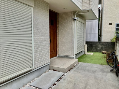 【エントランス】 | 本牧間門戸建 | ゆとりのあるエントランスです