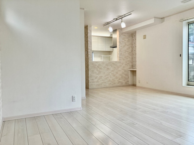 【居間・リビング】 | 本牧間門戸建 | ゆったりとした居間です