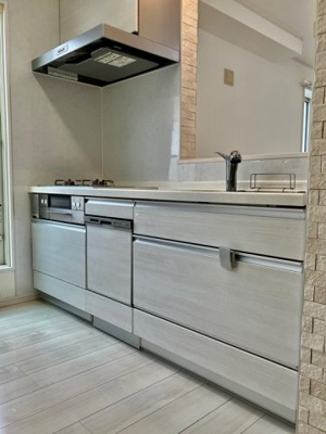 【キッチン】 | 本牧間門戸建 | コンパクトなキッチンで掃除もラクラク