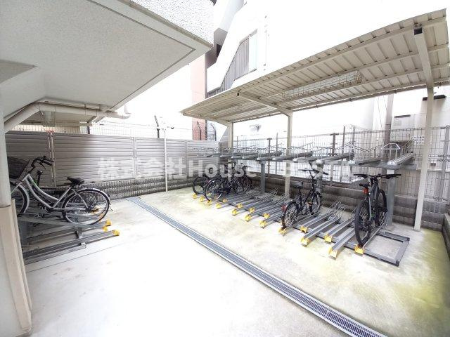 ララプレイス神戸西元町の駐車場