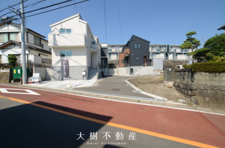 【前面道路含む現地写真】