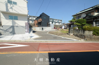 【前面道路含む現地写真】