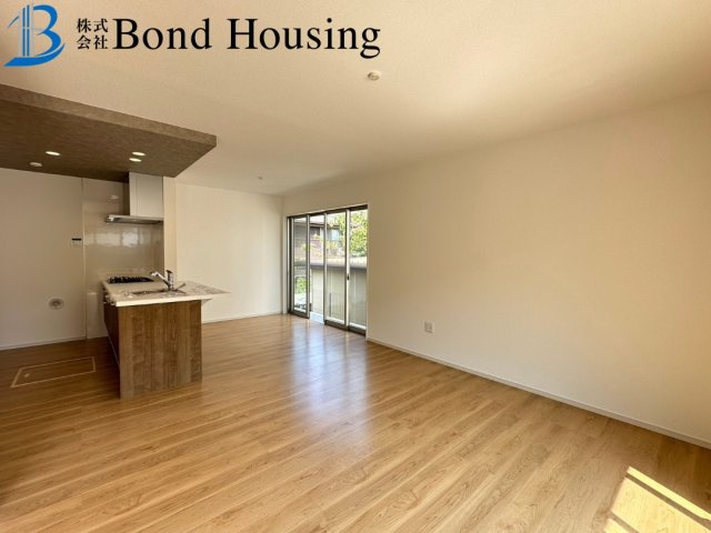 5LDK・３台以上駐車可・敷地広々６９坪・秋葉台　全１棟の居間・リビング