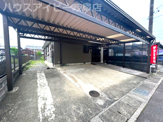 【駐車場】 | 岐阜市日置江築29年！再生住宅！水回りすべて新品交換♪外壁塗装！折板ガレージ付き物件♪ | 岐阜市日置江築29年！再生住宅！水回りすべて新品交換♪外壁塗装！折板ガレージ付き物件♪