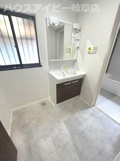 【脱衣所】 | 岐阜市日置江築29年！再生住宅！水回りすべて新品交換♪外壁塗装！折板ガレージ付き物件♪ | 岐阜市日置江築29年！再生住宅！水回りすべて新品交換♪外壁塗装！折板ガレージ付き物件♪