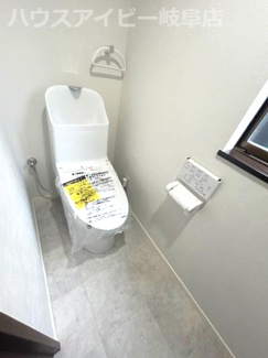 【トイレ】 | 岐阜市日置江築29年！再生住宅！水回りすべて新品交換♪外壁塗装！折板ガレージ付き物件♪ | 岐阜市日置江築29年！再生住宅！水回りすべて新品交換♪外壁塗装！折板ガレージ付き物件♪