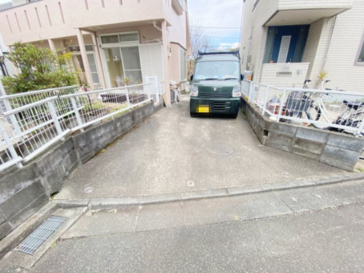 祝　成約済み　八王子市　片倉町　中古戸建の駐車場|～仲介手数料無料☆八王子ひなた不動産～八王子市片倉町　中古戸建