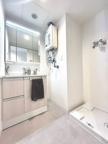 ロピア平岸の独立洗面台|新規交換済みの洗面化粧台+ランドリースペース！