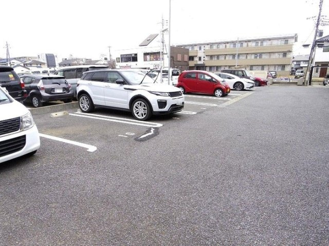 ヴァルール吾妻の駐車場