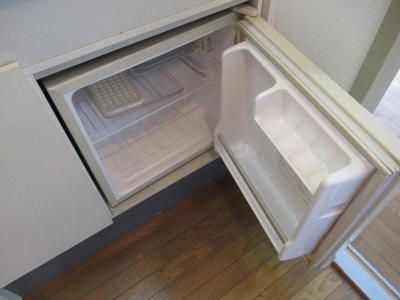 【その他】 | エンゼルハイツ小阪本町（河内小阪賃貸） | ミニ冷蔵庫です