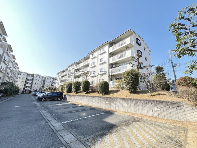入間扇町屋団地　8号棟の外観