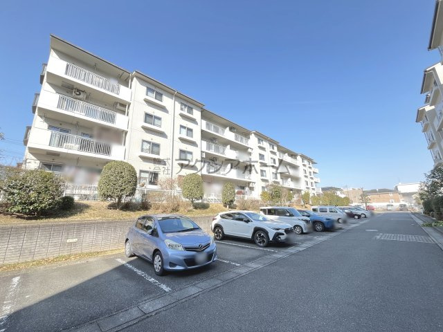 入間扇町屋団地　8号棟の駐車場