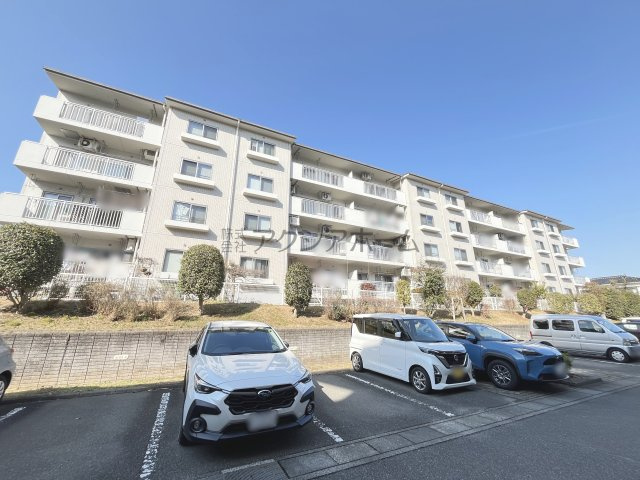 入間扇町屋団地　8号棟の駐車場