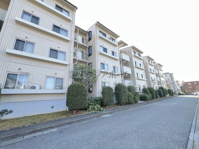入間扇町屋団地　8号棟の外観