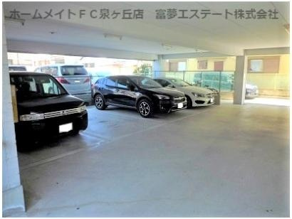エクセル深井の駐車場