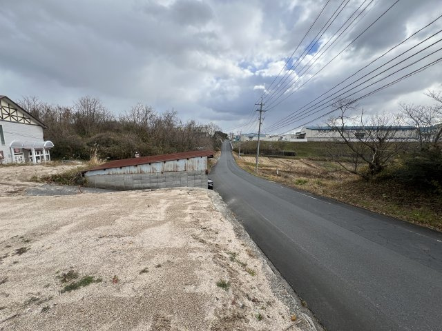 津山市綾部　売土地　124坪の前面道路含む現地写真
