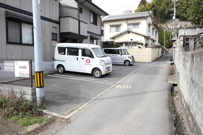 ウィズファイブの駐車場