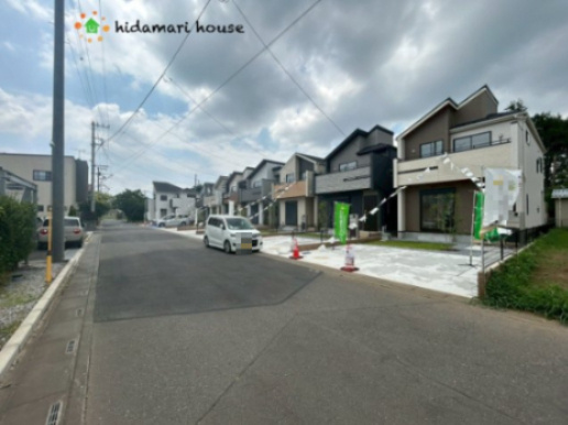 上尾市小泉8丁目　新築戸建　ブルーミングガーデン09の前面道路含む現地写真