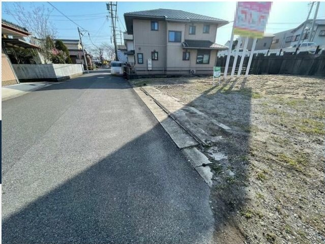 ●四日市市三ツ谷町 売土地の前面道路含む現地写真