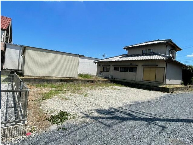 ●四日市市東坂部町 売土地の前面道路含む現地写真