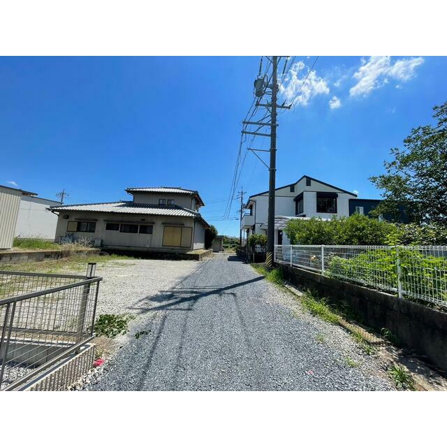 ●四日市市東坂部町 売土地の前面道路含む現地写真