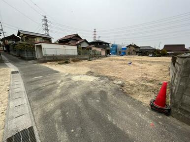 ●三重郡朝日町縄生 売土地の前面道路含む現地写真
