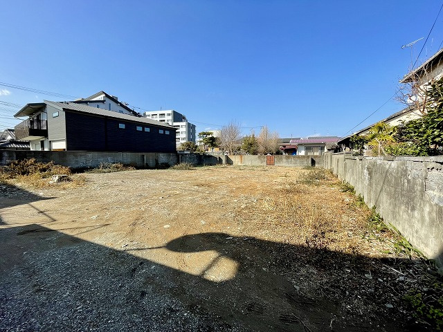 赤石町　土地の外観|西側のブロック塀は撤去の上でお引渡しします。