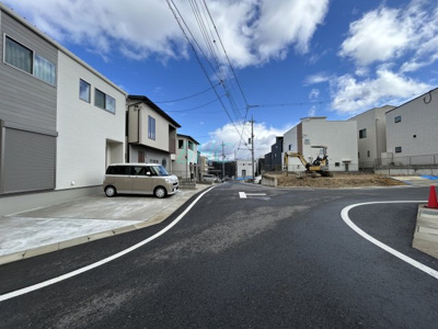 【前面道路含む現地写真】 | 大平２丁目　１０６号地モデルハウス