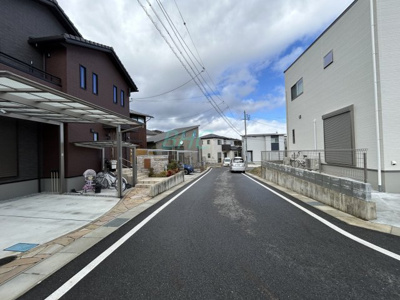 【前面道路含む現地写真】 | 大平２丁目　１０６号地モデルハウス