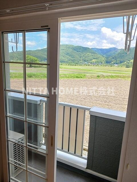 メゾン・ベルの内装|明るいバルコニーもありますよ◆