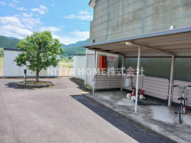 メゾン・ベルのその他共用部分|屋根付きの駐輪場を確保★