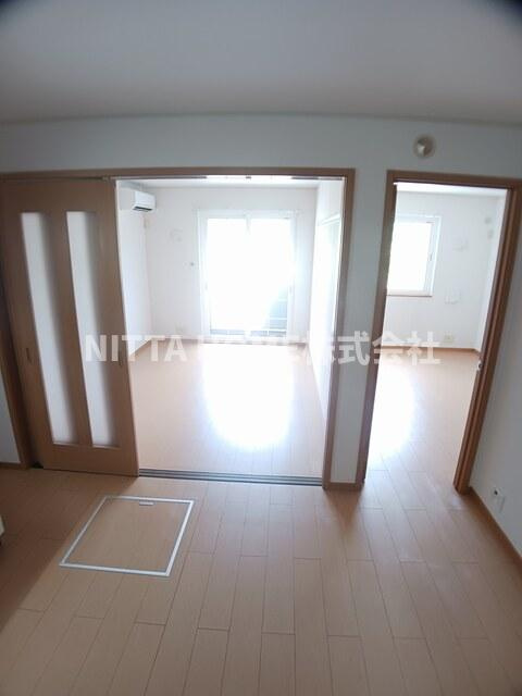 メゾン・ベルの居間・リビング|全室フローリングで使い勝手良好です◇