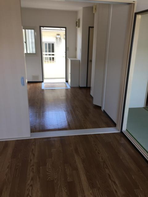 鈴木ハイツの玄関