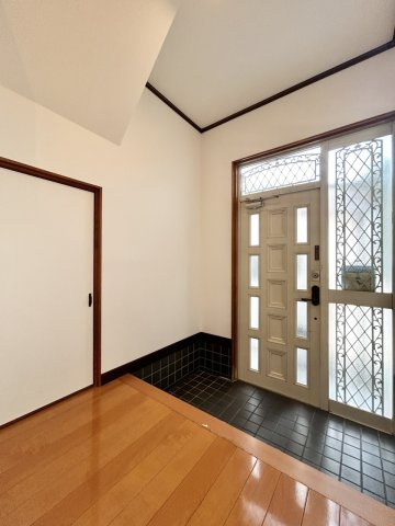 高知市福井町　中古戸建ての玄関