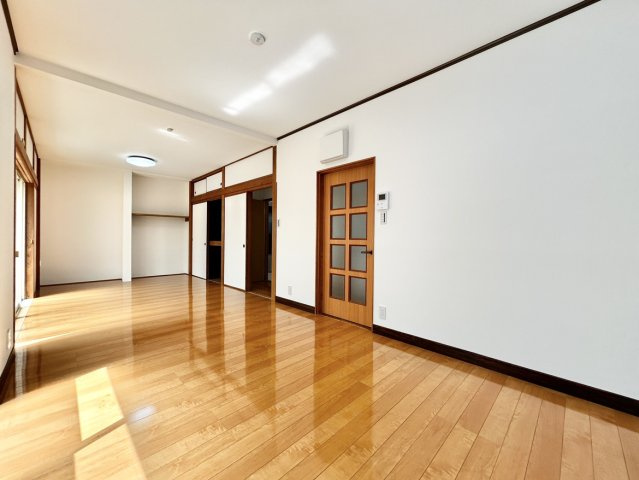 高知市福井町　中古戸建ての居間・リビング