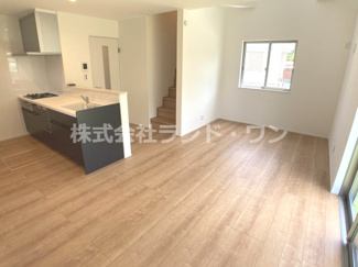【居間・リビング】 | 入間市扇台6丁目　全1棟