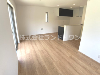 【居間・リビング】 | 入間市扇台6丁目　全1棟