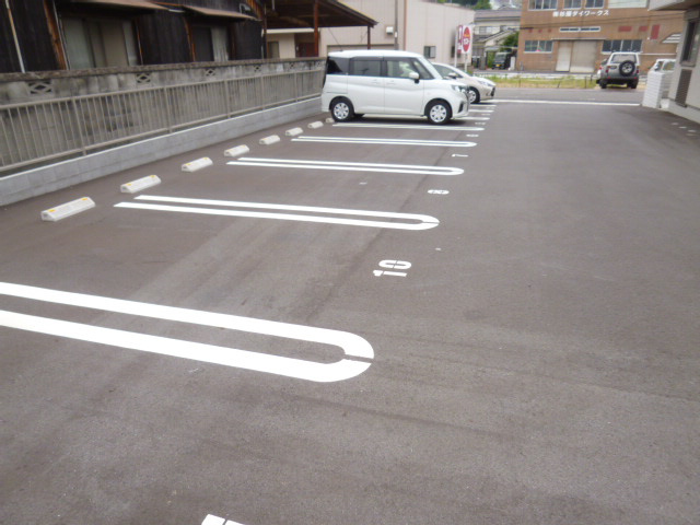 サリーナの駐車場