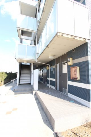 レオネクストブルージュのエントランス