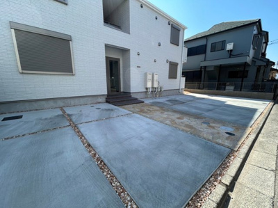 【駐車場】 | リベルタFussa | 普通車　13,000円（別途消費税）
軽自動車　11,500円（別途消費税）