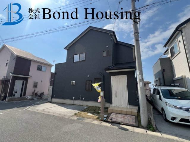 太陽光発電システム搭載　魚住町清水　中古戸建の前面道路含む現地写真