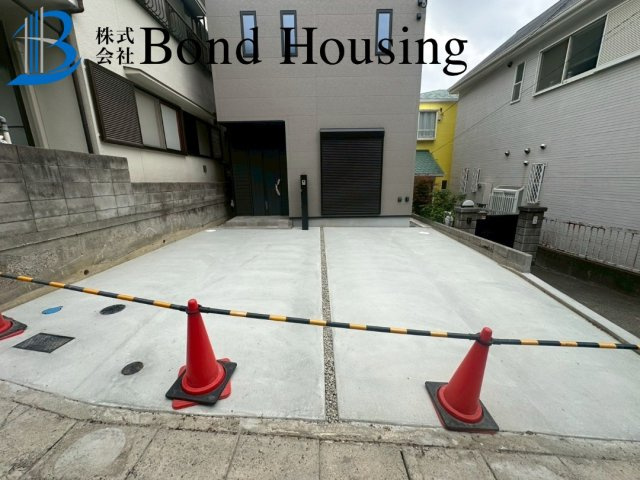 駐車並列２台　ルーフバルコニー　垂水区星が丘１丁目　新築戸建の駐車場