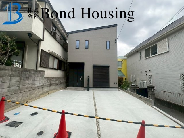 駐車並列２台　ルーフバルコニー　垂水区星が丘１丁目　新築戸建の駐車場