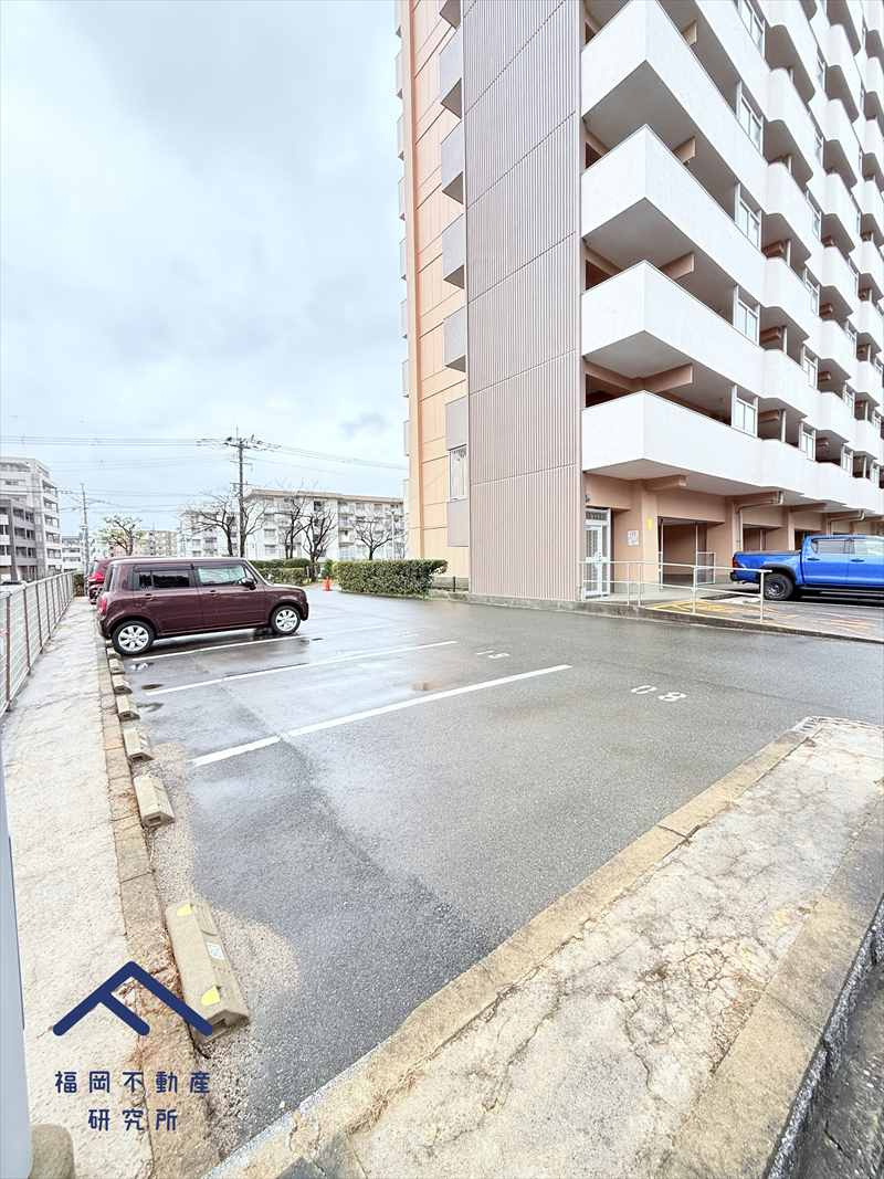 室見団地35棟の駐車場