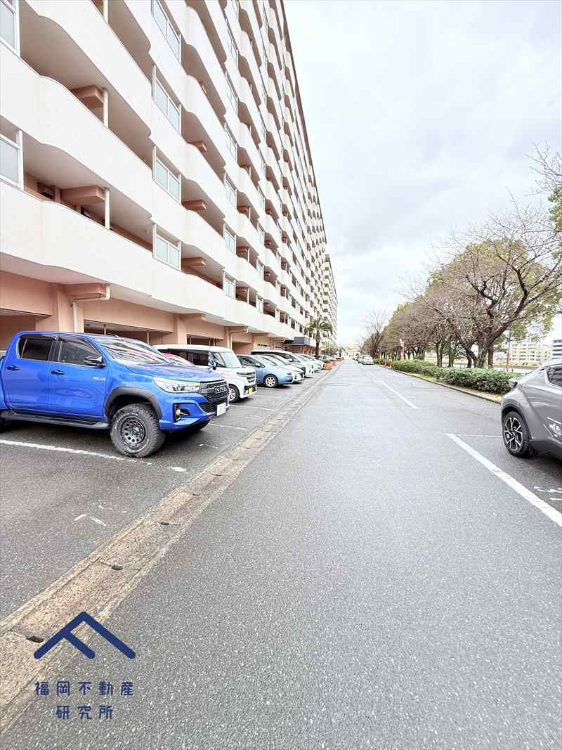 室見団地35棟の駐車場