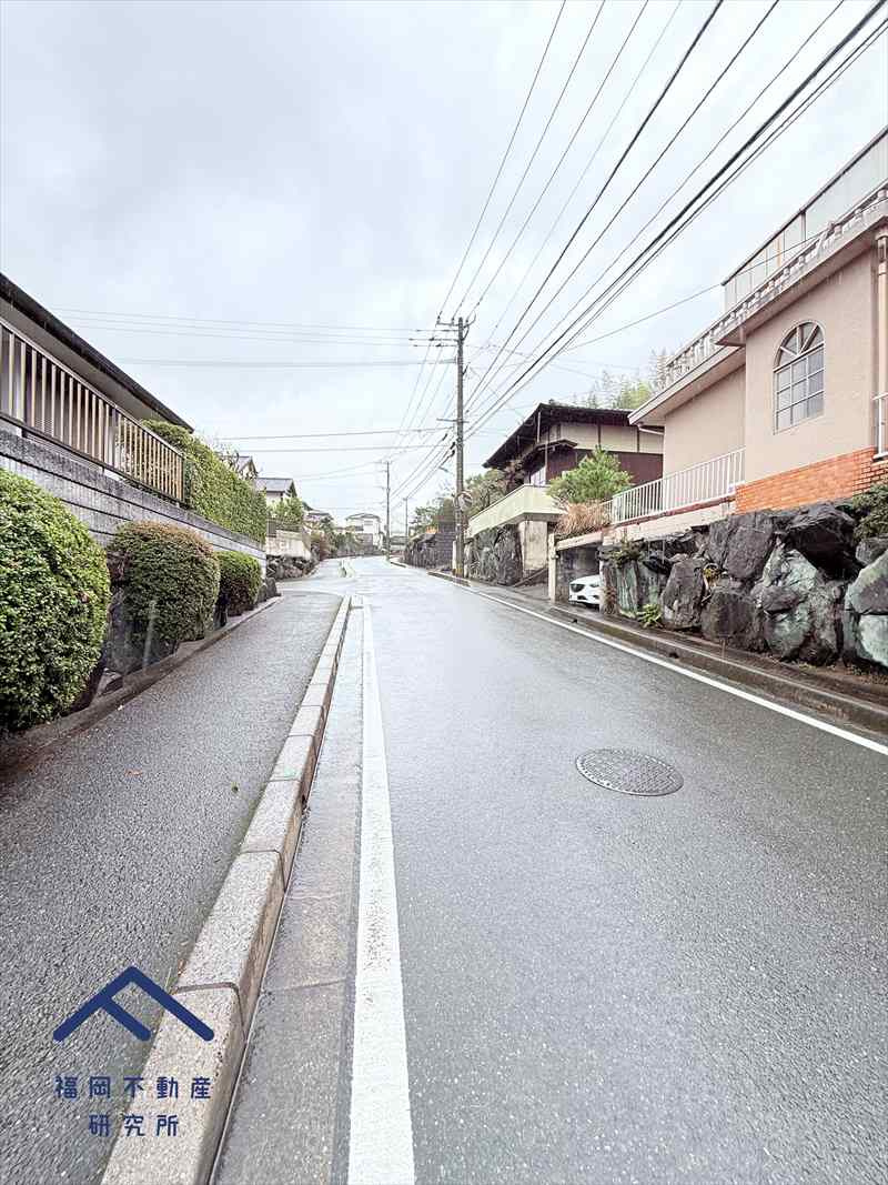 大野城市つつじケ丘３丁目　戸建ての前面道路含む現地写真