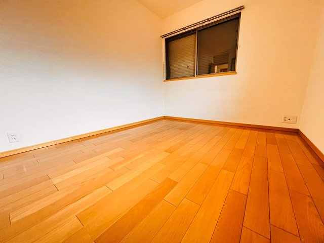 ナーストラヴィ長浜の洋室