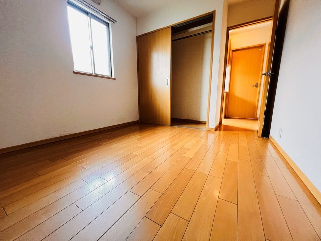 ナーストラヴィ長浜の洋室